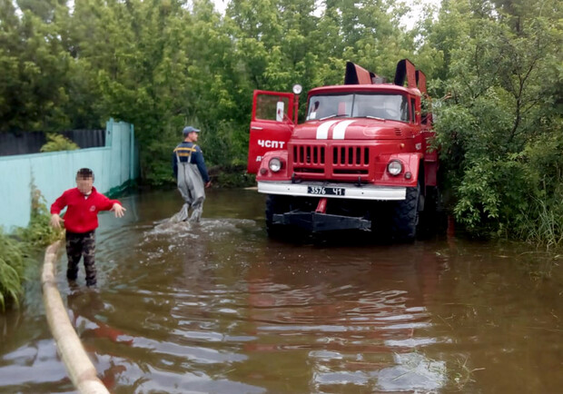 В Днепре затопленными остаются 26 домов - фото: ГСЧС