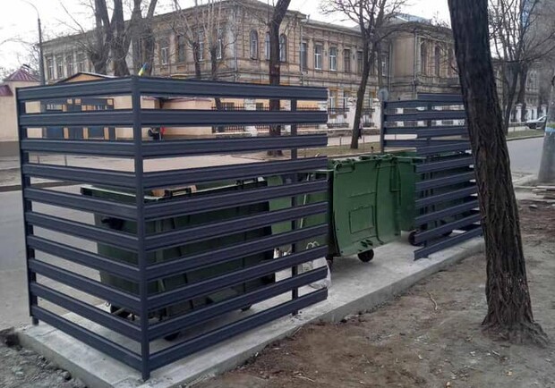 На левом берегу установят ограждения для мусорных баков - фото: fb Сергея Пустового
