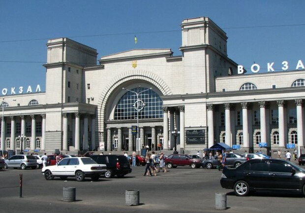 Площадь вокзала Днепр-Главный хотят передать в аренду - фото: ua.igotoworld.com