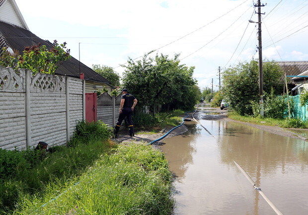 В Днепре затопило 100 дворов - фото: dp.dsns.gov.ua