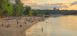 Ищи голубой флаг: в Киеве к купальному сезону подготовили 14 пляжей