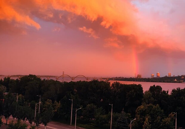 В Днепре после грозы наступил невероятный закат - фото: fb Вячеслав Макаров