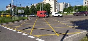 Порушникам – штраф: на львівському перехресті з'явилась незвичайна розмітка