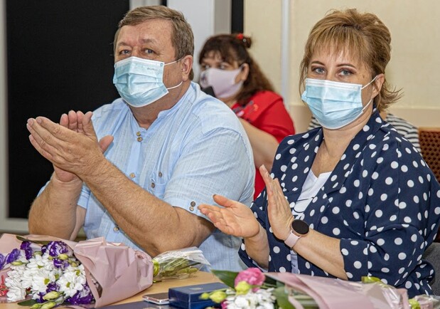 В Днепропетровской ОГА вручили награды врачам и медсестрам - фото: adm.dp.gov.ua