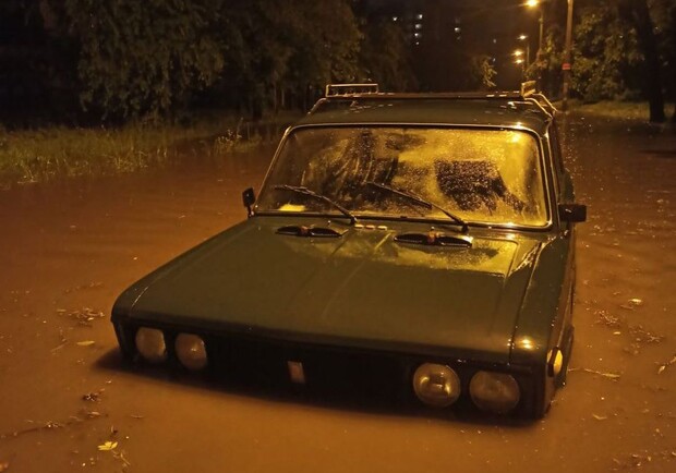 Затопленные дома и машины: последствия ливня в Днепре - фото: inst ХД