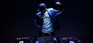 С трансляцией в соцсетях: ко Дню молодежи в саду Шевченко выступят диджеи