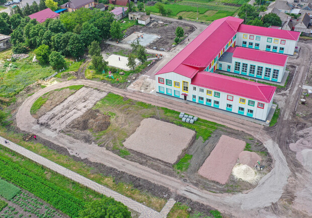 В школе Днепропетровской области строят крутой стадион - фото: adm.dp.gov.ua