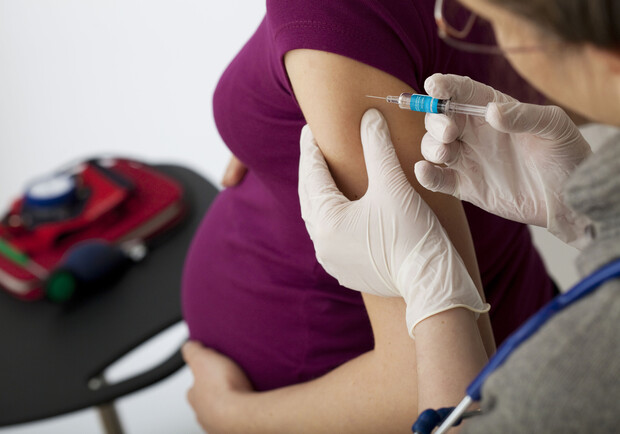 Какими вакцинами от COVID-19 можно делать прививки беременным - фото: Depositphotos