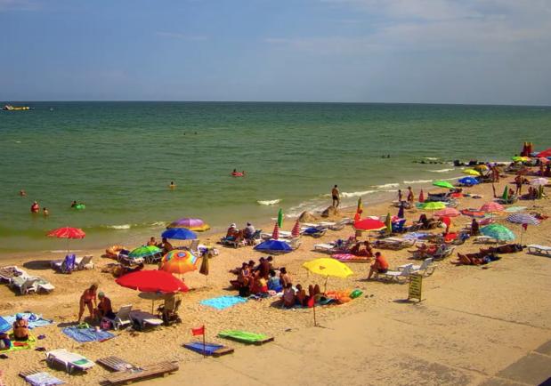 Яблоку негде упасть: курортники заполонили пляжи Кирилловки - фото kirillovka.ks.ua