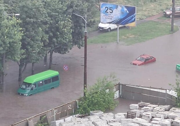 Машины "плывут": в Днепре затопило дороги (фото, видео) - фото fb Егор Кондрашов