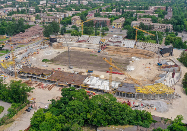 В Кривом Роге реконструируют стадион "Металлург" - фото: adm.dp.gov.ua