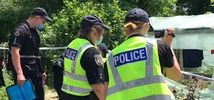 Из-за пьяной ссоры: под Киевом беременная девушка убила и закопала свою мать