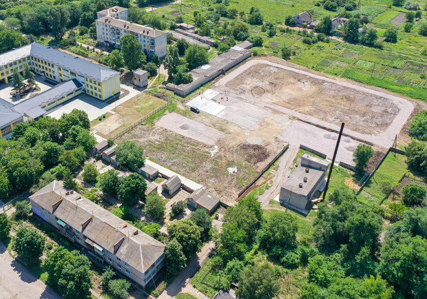 В Днепропетровской области для школы строят современный стадион - фото: adm.dp.gov.ua