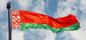 Поддержали власть: под посольством Беларуси избили сторонников Лукашенко