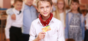 Анкеты уже в школах: как оформить школьную 