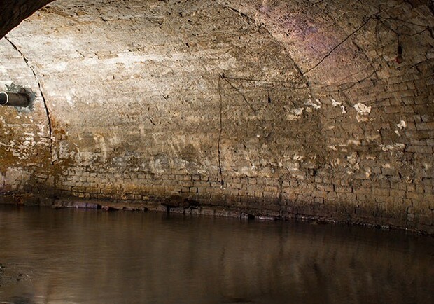 Экскурсия в древнюю подземную дренажную систему - фото