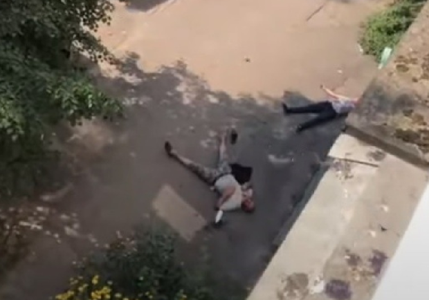 На Победе мужчина нападал с камнем на прохожих - фото: ХД