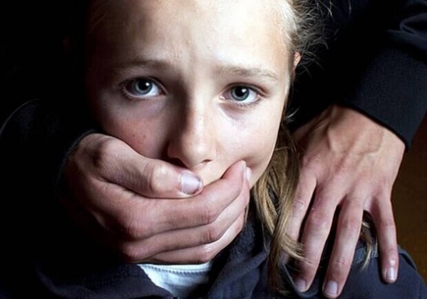 В Днепре на Монастырском острове изнасиловали школьницу - фото: dailypakistan.com.pk