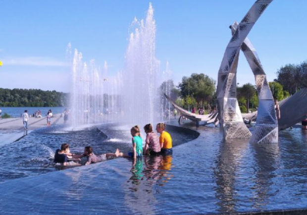 4-летний мальчик упал в днепровском фонтане - фото: Александра Финенко