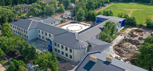 С фруктовым садом и спортплощадками: в Апостолово заканчивают реконструкцию школы