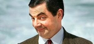 На столбах и мусорках: на Тополе мужчина развесил признания в любви