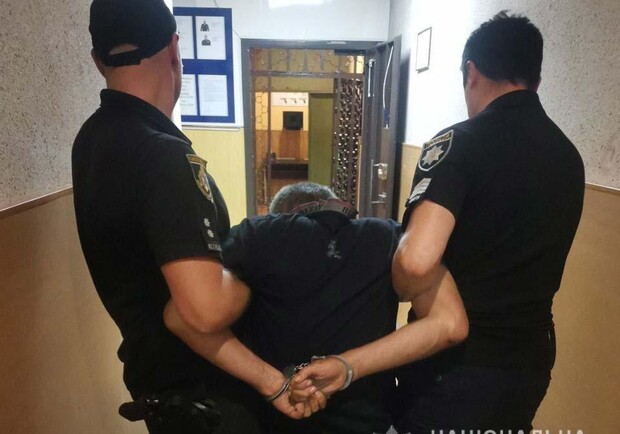 В Днепре мужчина домогался 13-летнюю девочку - фото: ГУ НП