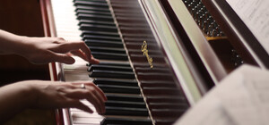 Недогледіла: вчительку музики зі Львова звинуватили у смерті школяра