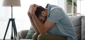 Не мог выйти из квартиры: в Днепре мужчина заварил двери своего соседа