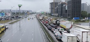 Запасайся терпением: на проспекте Бажана образовалась огромная пробка из-за ремонта Южного моста