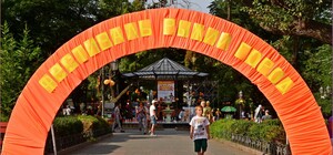 С клоунами и своим королем: в Одессе прошел фестиваль 