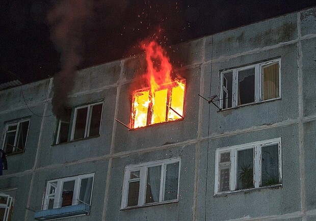 На правом берегу Днепра вспыхнула квартира - фото: petrovich.org.ua