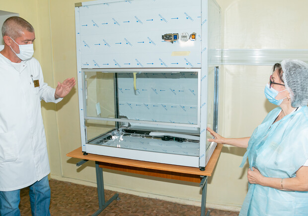 ИНТЕРПАЙП передал биологические боксы для ПЦР-тестов в 21-ю больницу Днепра - фото Интерпайп