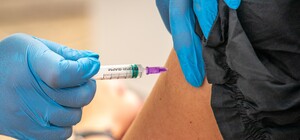 На Днепропетровщине вакцинировали от коронавируса более 51,7 тысяч педагогов