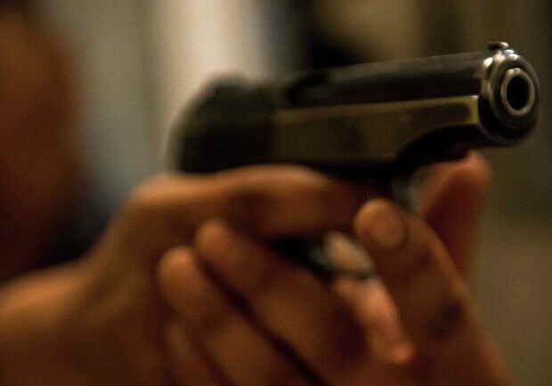 В Днепре мужчина выстрелил в посетителя АТБ - фото: actual.today