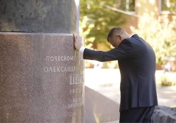 В Днепре нашли применение памятнику Петровскому - фото: fb Borys Filatov