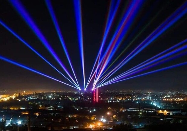 У Дніпрі День міста завершили видовищним світло-лазерним шоу «Dnipro Light Flowers»