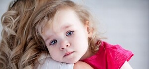 Жуть: в Запорожье женщина пыталась выкинуть из окна маленького ребенка