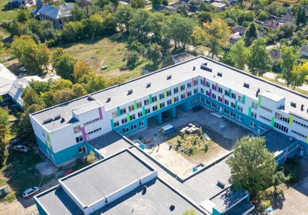 Кабинеты творчества и жилье для учителей: в Днепропетровской области модернизируют школу - фото