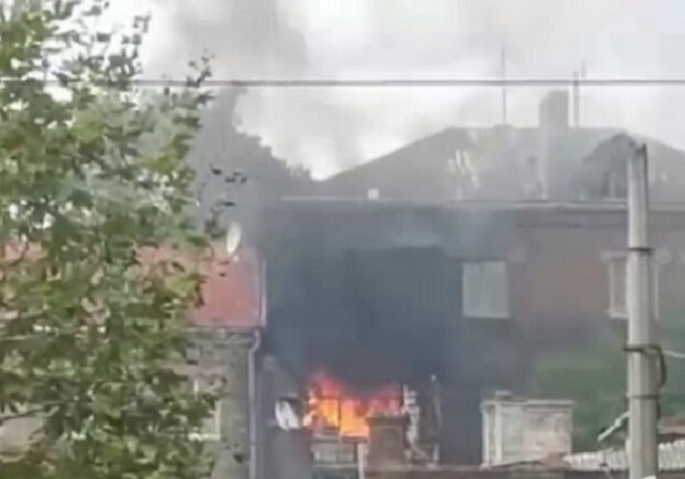 Все в дыму и огне: на улице Антоновича вспыхнула квартира - фото: tg ХД