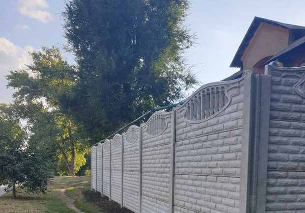 Жилец рассказал, зачем часть дома на Орловской оградили забором - фото Артема Николаевича