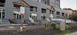 Перед новым ЖК: на Дорогожичах возле Бабьего Яра спилили памятные кресты