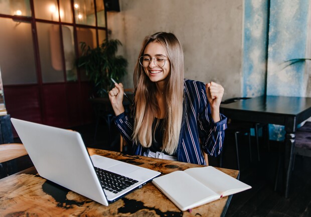 Доставайте ноутбуки: какие вузы Днепра ушли на дистанционку - фото: freepik.com