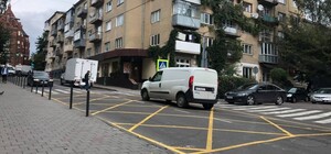 Фото: на одному з львівських перехресть з'явилася незвичайна розмітка