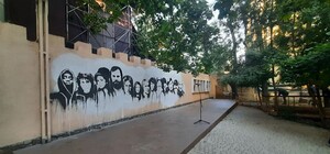 Полюбуйся новым стрит-артом: в Одессе появилась стена рок-н-ролла