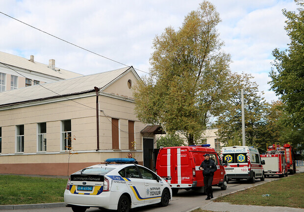 Пожар в днепровской школе №5 - фото: ГСЧС в Днепропетровской области