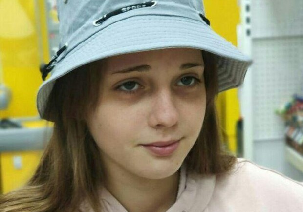 Не выходит на связь уже неделю: в Днепре пропала 16-летняя девочка - фото: ГУНП