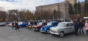 Ко Дню автомобилиста: на площади Свободы — выставка ретро-техники 