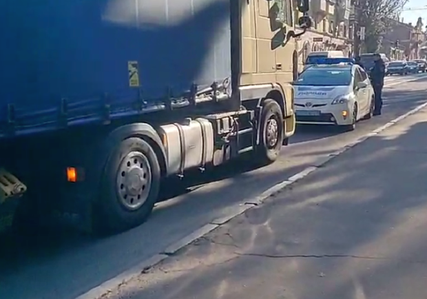 В Днепре возле "Нагорки" мужчину сбил грузовик - фото: НМ