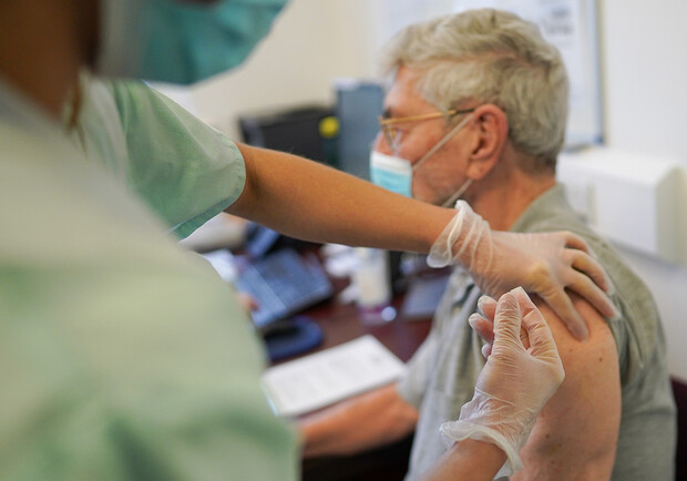 Получи ответ: как организовать вакцинацию на дому в Днепре - фото: Getty Images