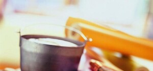 Норвежские скауты за свой счет клеят обои в днепропетровском интернате